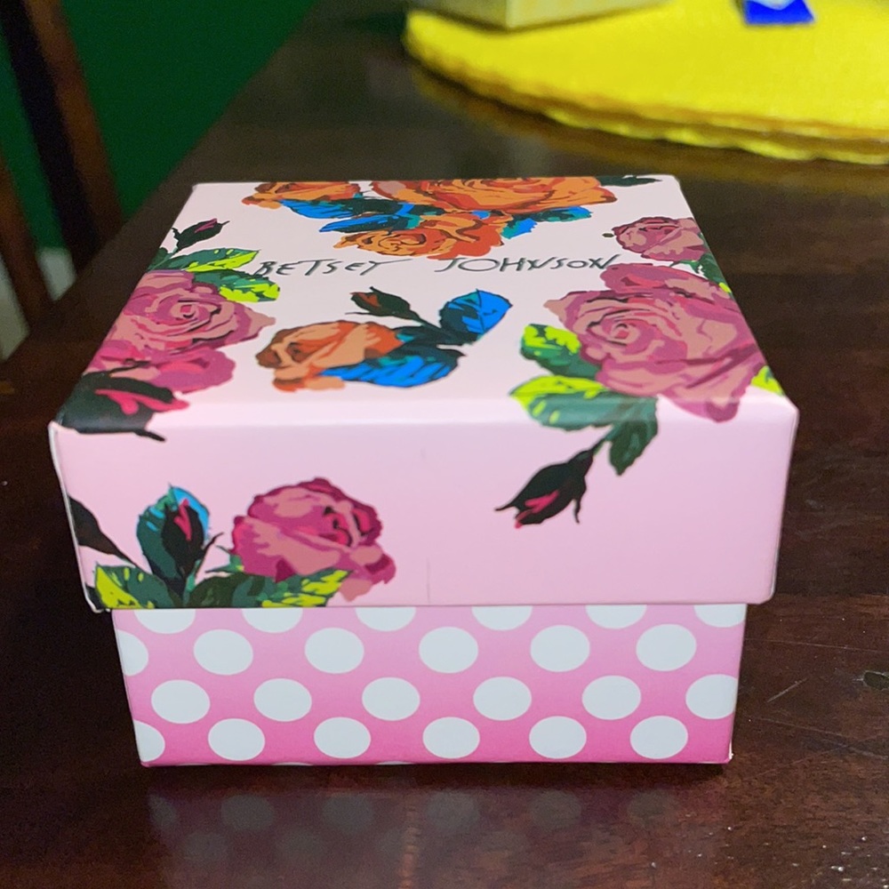 Betsey Johnson Bee Earrings *NEW* - Picture 6 of 6